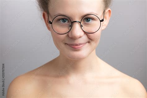 brunette with glasses nude